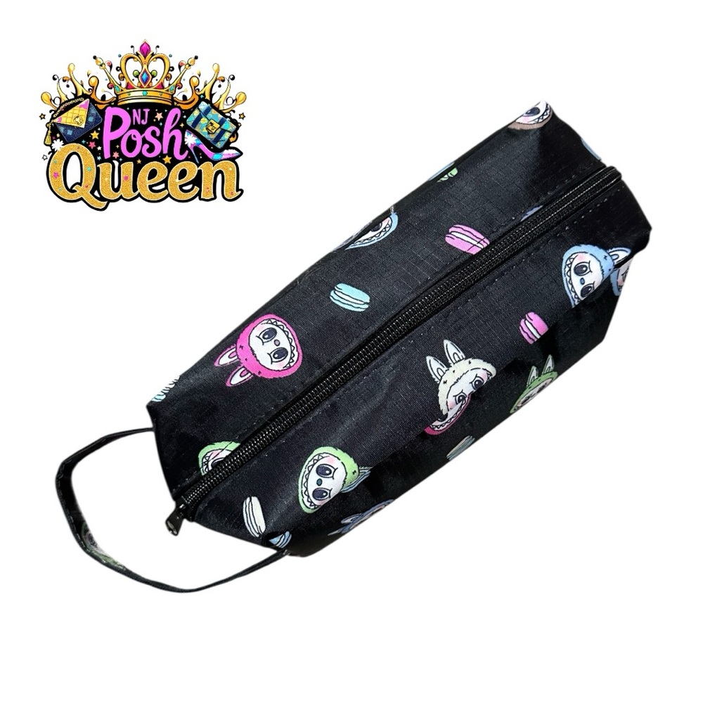 THE MONSTERS - LABUBU Black Cosmetic Travel Bag - Picture 2 of 3